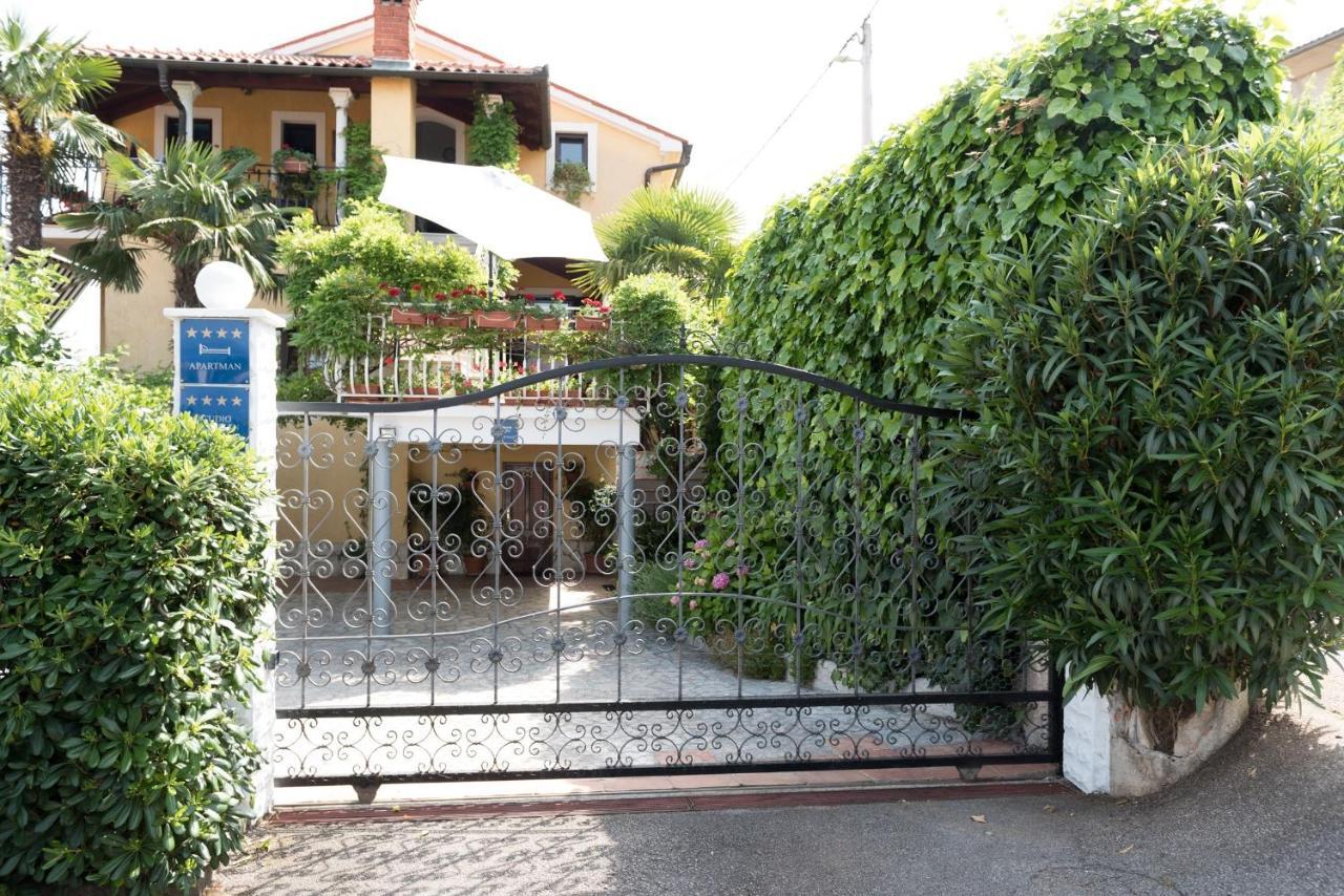 Apartments Villa Zara ロヴラン エクステリア 写真