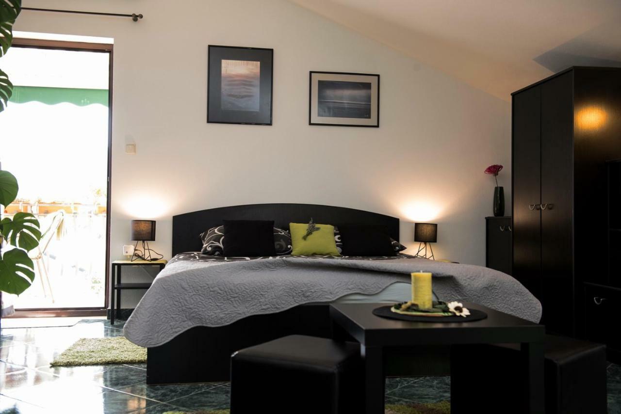 Apartments Villa Zara ロヴラン エクステリア 写真
