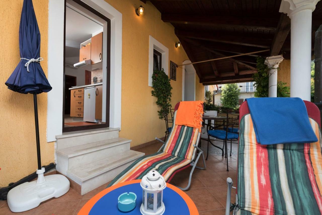 Apartments Villa Zara ロヴラン エクステリア 写真